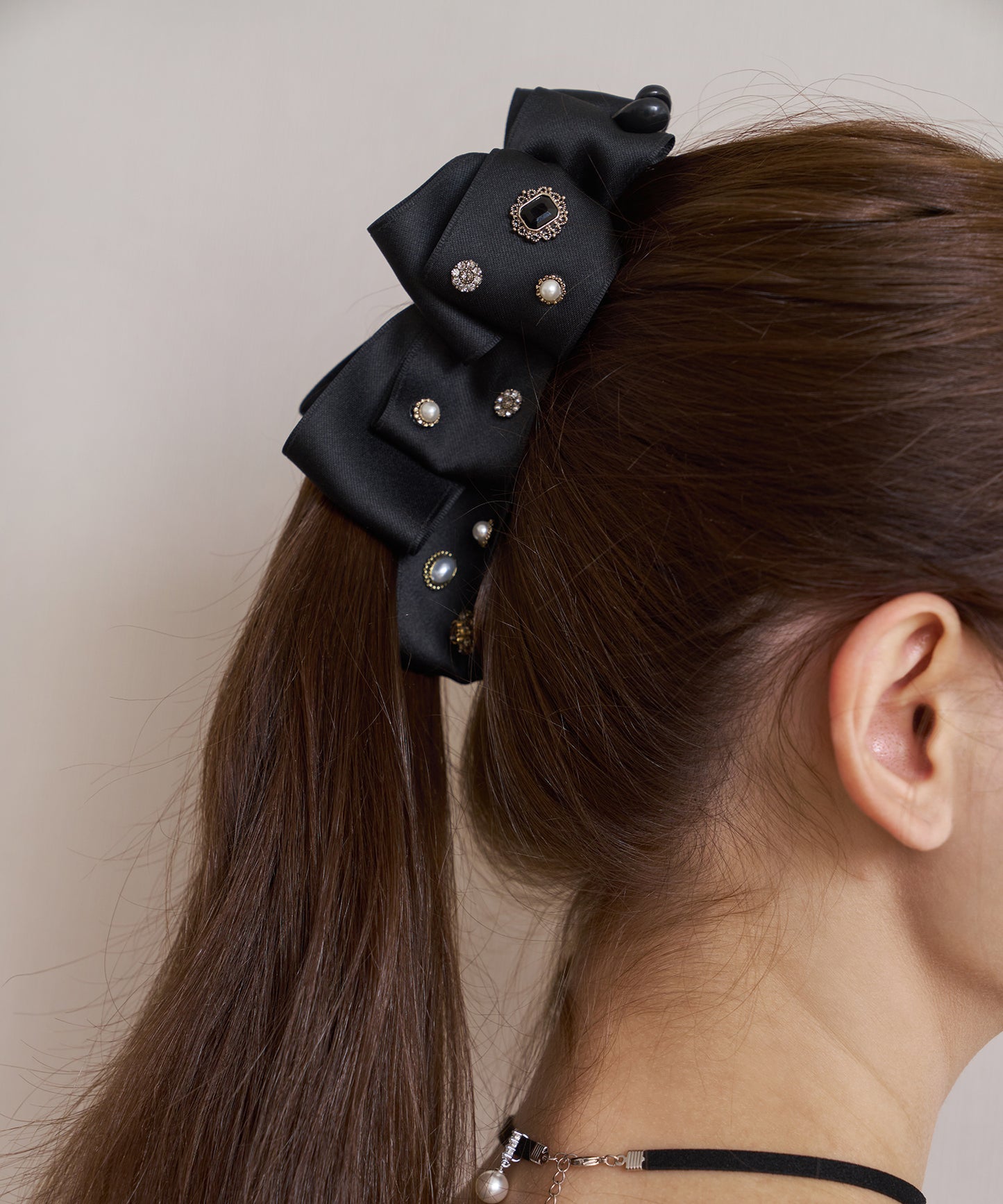 Nilda Banana Pin クリスタル パール サテン ビック リボン バナナクリップ