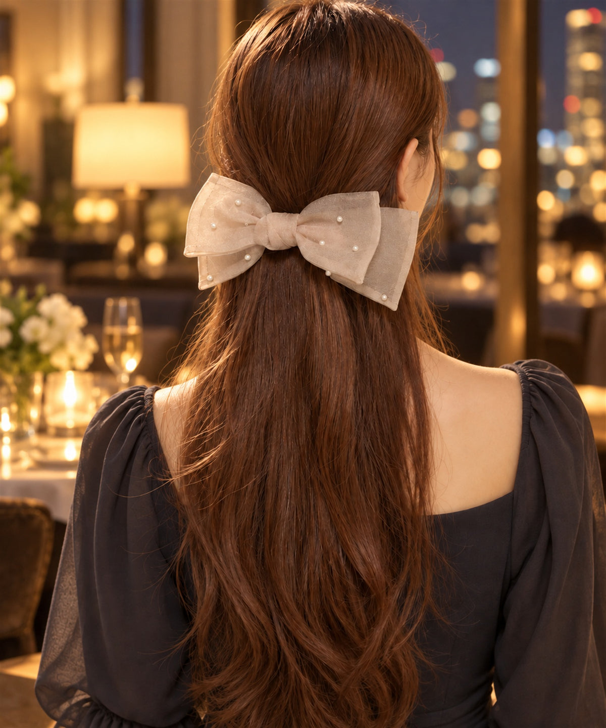 Gianella バレッタ ベージュ ディナーでの後ろ姿の着用イメージ